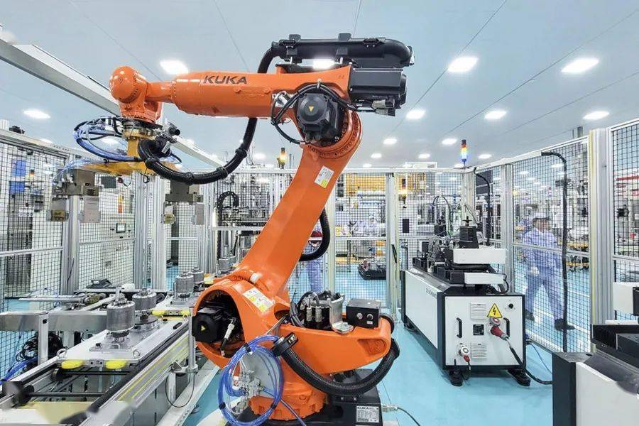 華峰重慶氨綸 以自主創新驅動產業升級，智能機器人研發引領智造新篇